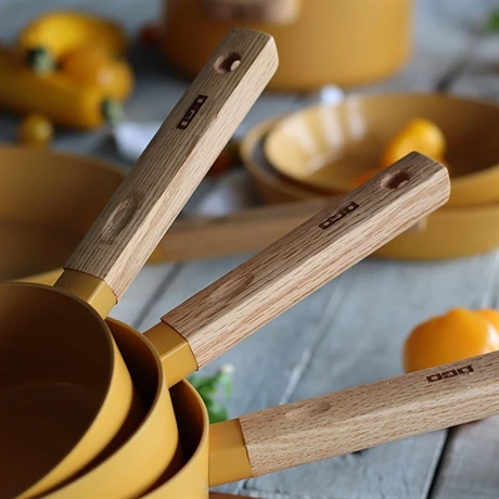 Casserole Ector Induction Aluminium Revêtu Manche En Bois 18 Cm Jaune 4 Casserole Ector Induction Aluminium Revêtu Manche En Bois 18 Cm Jaune – Image 4