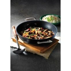 Le Creuset Sauteuse Provençale Et Couvercle Les Forgées 30 Cm -Maison Cuisine 13215 2 3 Sauteuse provencale et couvercle Les Forgees 30 cm Le Creuset