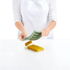 Lekue Moule Silicone 6 Saucisses Végétales Veggie Sausage Vert -Maison Cuisine 150008 4 1 Moule silicone 6 saucisses vegetales Veggie sausage vert Lekue