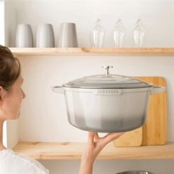 Cocotte Légère Ronde En Fonte D’aluminium 28 Cm 6,7 L Rouge 5 Cocotte Légère Ronde En Fonte D’aluminium 28 Cm 6,7 L Rouge -Maison Cuisine 203007 2 3 Cocotte legere ronde en fonte d aluminium 28 cm 6 7 L rouge Mathon