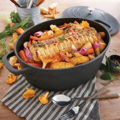 Lot Cocotte Légère Ovale En Fonte D'aluminium 32 Cm Coloris Noir Et Deux Maniques Silicone -Maison Cuisine 209012 3 3 Lot cocotte legere ovale en fonte d aluminium 32 cm coloris noir et deux maniques silicone Mathon