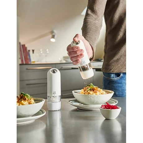 Peugeot Lot 2 Moulins Sel Et Poive Alaska 17 Cm 2 Peugeot Lot 2 Moulins Sel Et Poive Alaska 17 Cm – Image 2