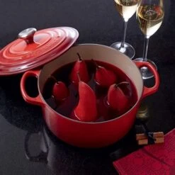 Le Creuset Cocotte Fonte Rond 26 Cm Cerise -Maison Cuisine 213184 2 3 Cocotte fonte rond 26 cm cerise Le Creuset
