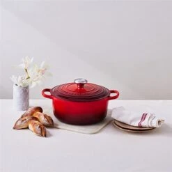 Le Creuset Cocotte Fonte Rond 26 Cm Cerise -Maison Cuisine 213184 4 3 Cocotte fonte rond 26 cm cerise Le Creuset
