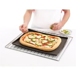 Lekue Plaque à Pizza Perforée En Silicone -Maison Cuisine 512179 3 1 Plaque a pizza perforee en silicone Lekue