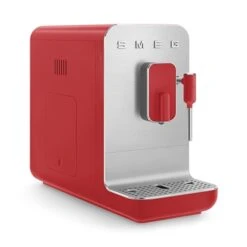 Smeg Machine à Café Avec Broyeur Et Buse Vapeur 1350 W BCC02RDMEU Rouge -Maison Cuisine 700071 3 1 Machine a cafe avec broyeur et buse vapeur 1350 W BCC02RDMEU rouge Smeg