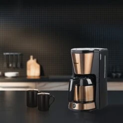 Bestron Cafetière Filtre Avec Verseuse Isotherme 8 Tasses 900 W Coloris Cuivre -Maison Cuisine 700100 3 1 Cafetiere filtre avec verseuse isotherme 8 tasses 900 W coloris cuivre Bestron