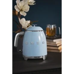 Smeg Mini Bouilloire 0,8 L 1400 W KLF05PBEU Bleu Azur 8 Smeg Mini Bouilloire 0,8 L 1400 W KLF05PBEU Bleu Azur -Maison Cuisine 702031 3 4 Mini bouilloire 0 8 L 1400 W KLF05PBEU bleu azur Smeg
