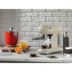 Smeg Machine à Café Expresso Crème 1 L 1350 W ECF01CREU -Maison Cuisine 70288 4 3 Machine a cafe expresso creme 1 L 1350 W ECF01CREU Smeg