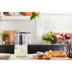 KitchenAid Hachoir électrique 2 Vitesses Sans Fil 1,18 L Crème 5KFCB519EAC -Maison Cuisine 761098 2 1 Hachoir electrique 2 vitesses sans fil 1 18 L creme 5KFCB519EAC Kitchenaid